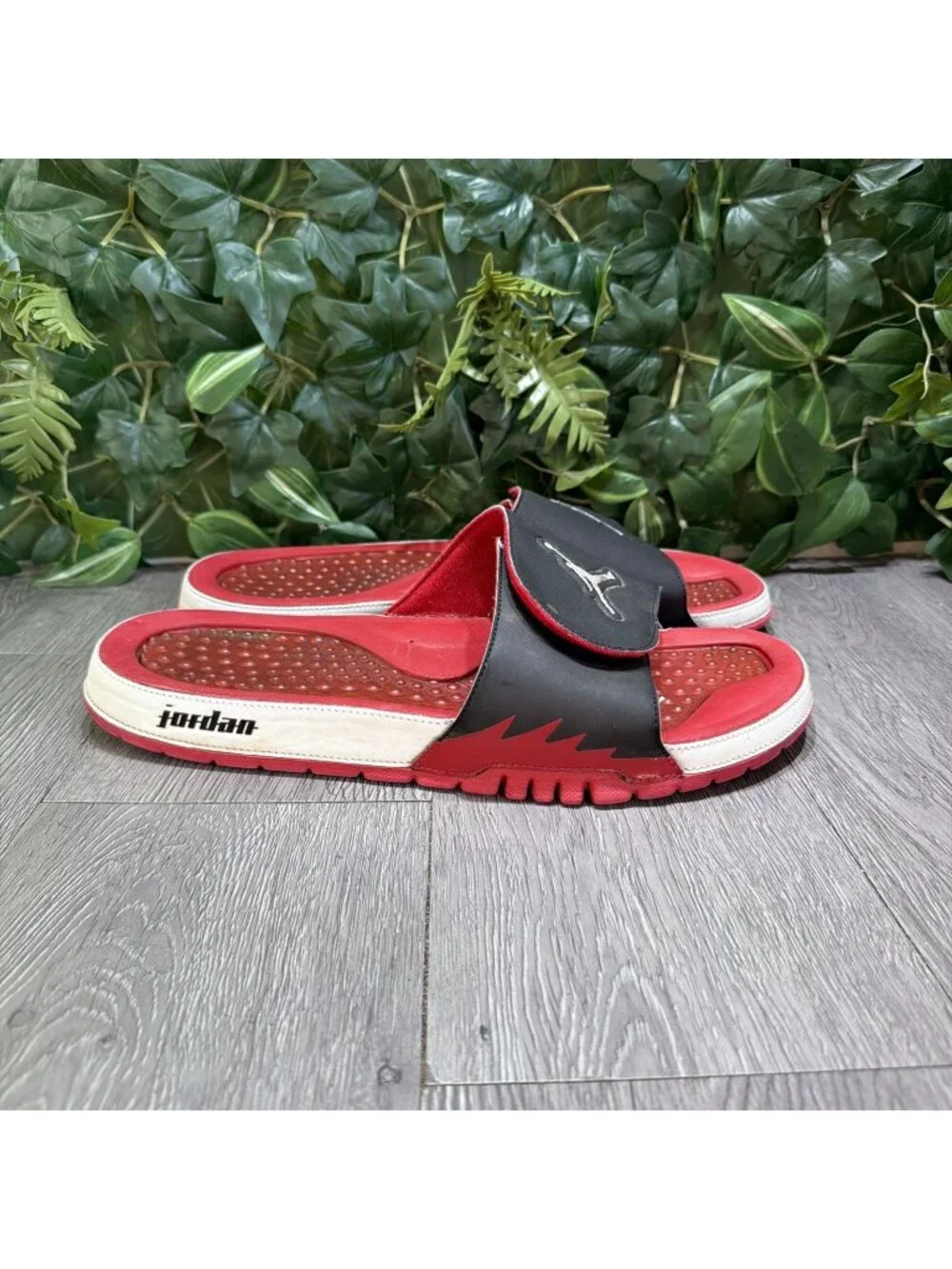 Nike Air Jordan Hydro V Retro Men's Sandals Slides Size 13 Black Red 555501